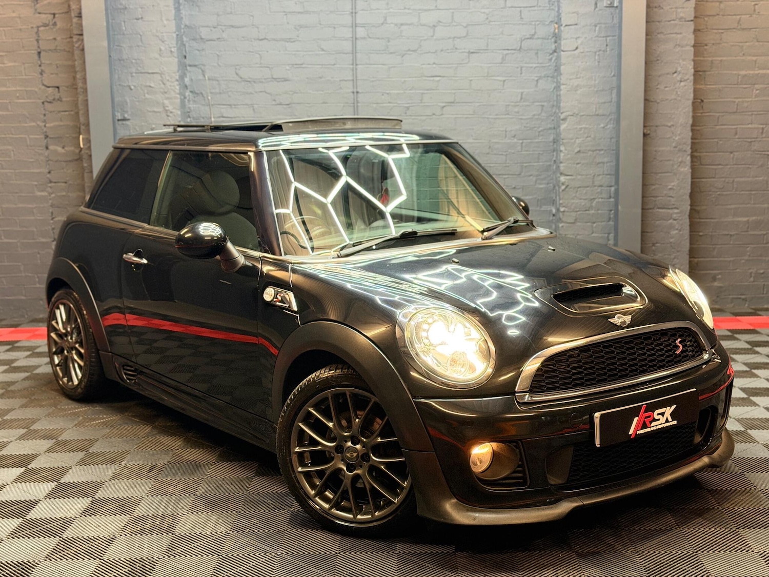 Used MINI Hatch 2011 for sale - 76786859: Photo 1