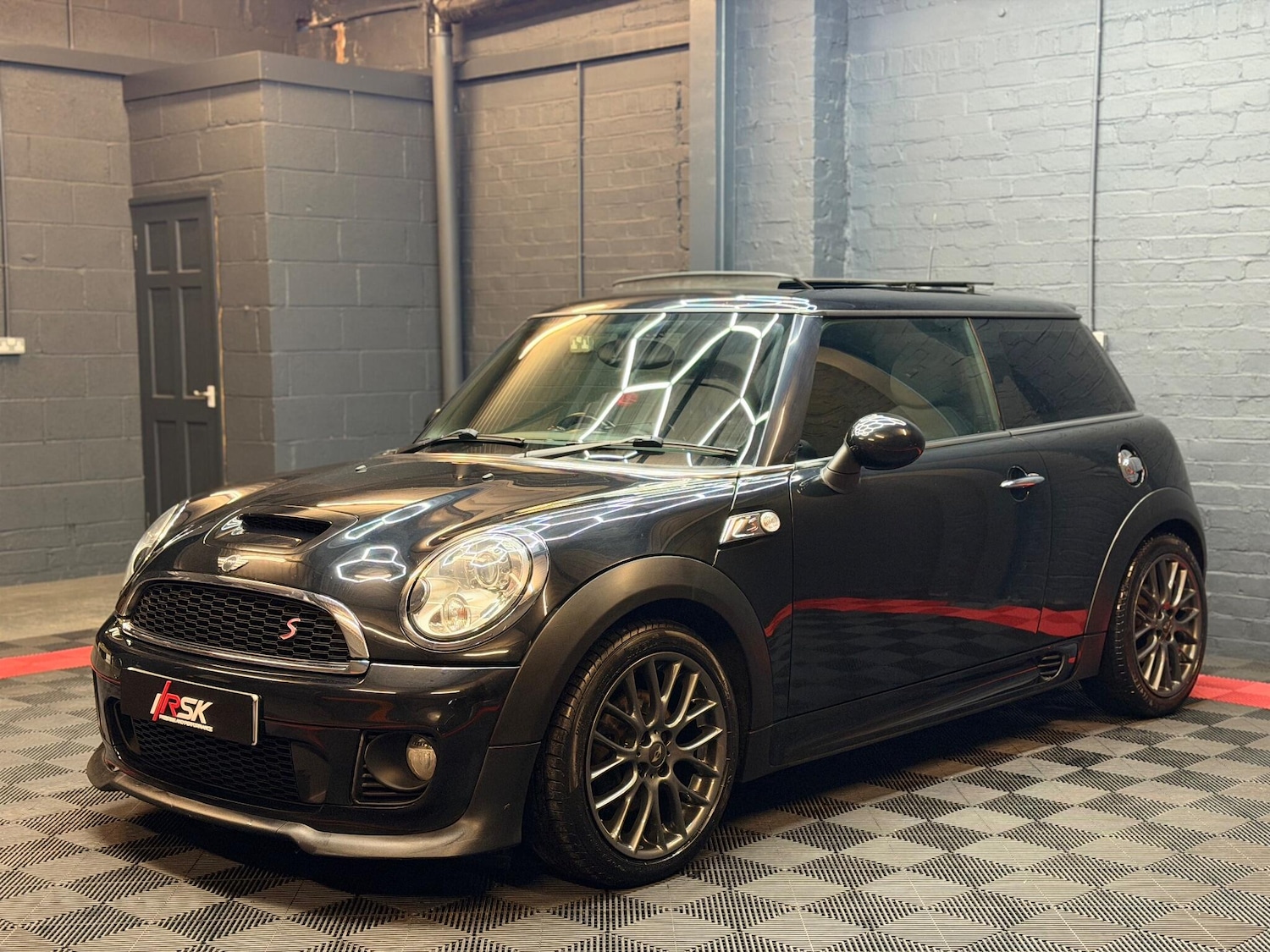 Used MINI Hatch 2011 for sale - 76786859: Photo 4