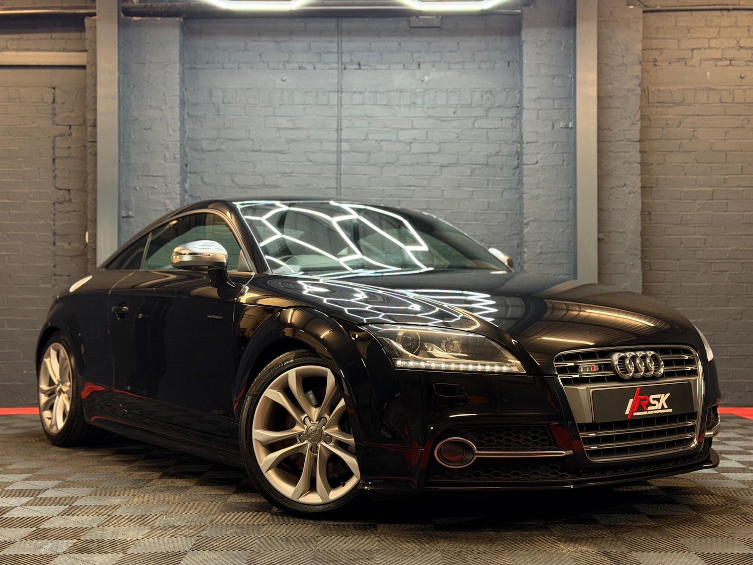Used Audi TT 2012 for sale - 77939665: Photo 2