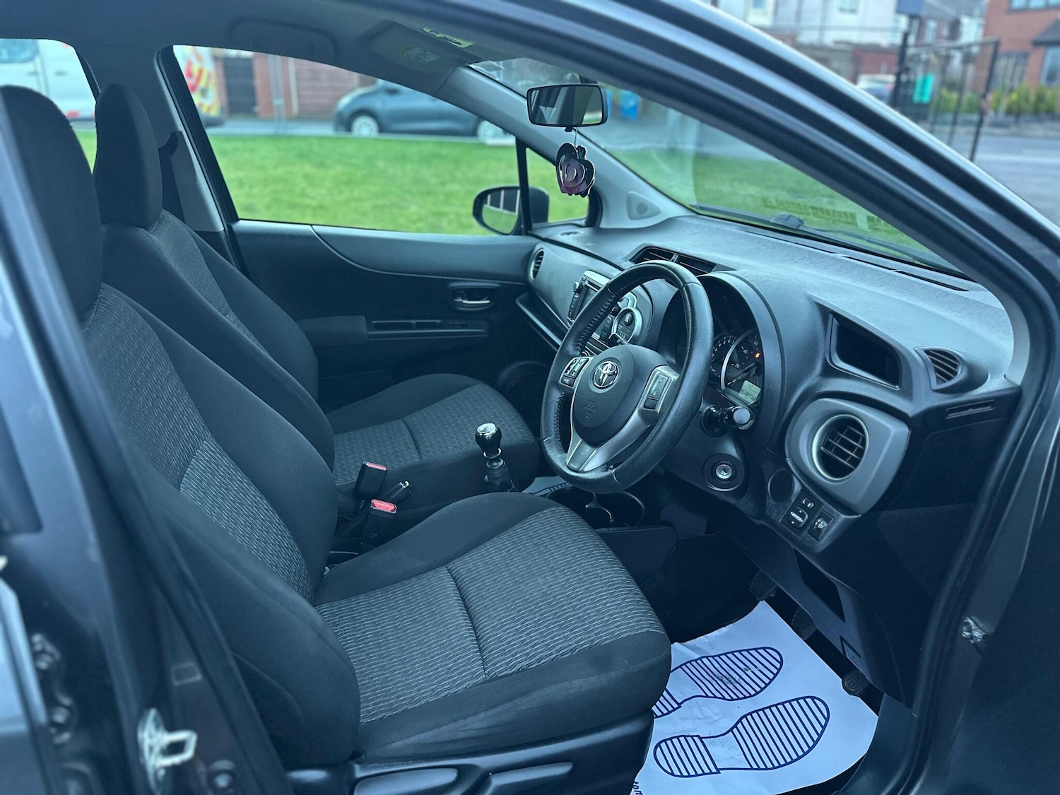 Used Toyota Yaris 2013 for sale - 76899636: Photo 9