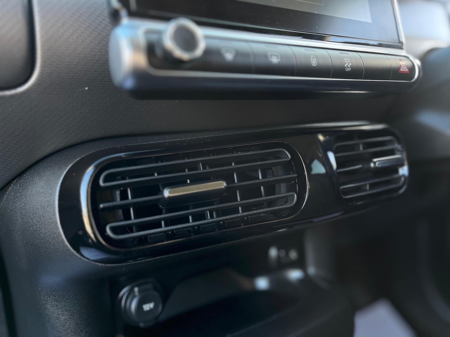 Used Citroen C4 Cactus 2015 for sale - 76607080: Photo 21