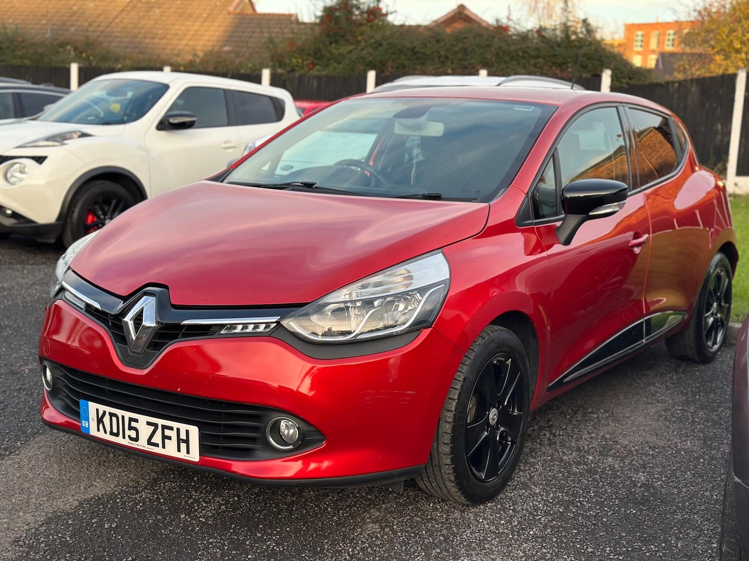 Used Renault Clio 2015 for sale - 76473912: Photo 2