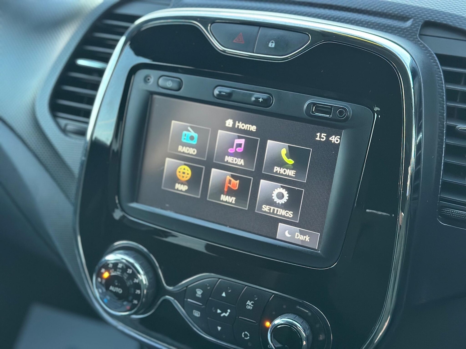 Used Renault Captur 2015 for sale - 76926720: Photo 28