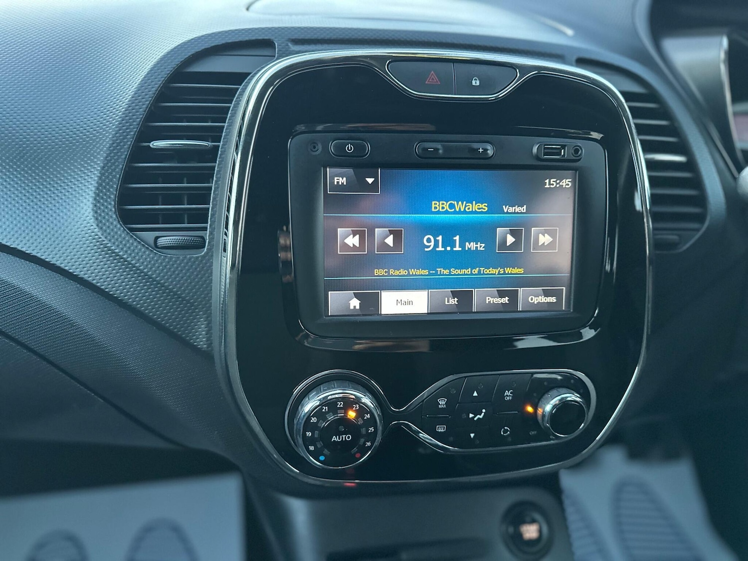 Used Renault Captur 2015 for sale - 76926720: Photo 29