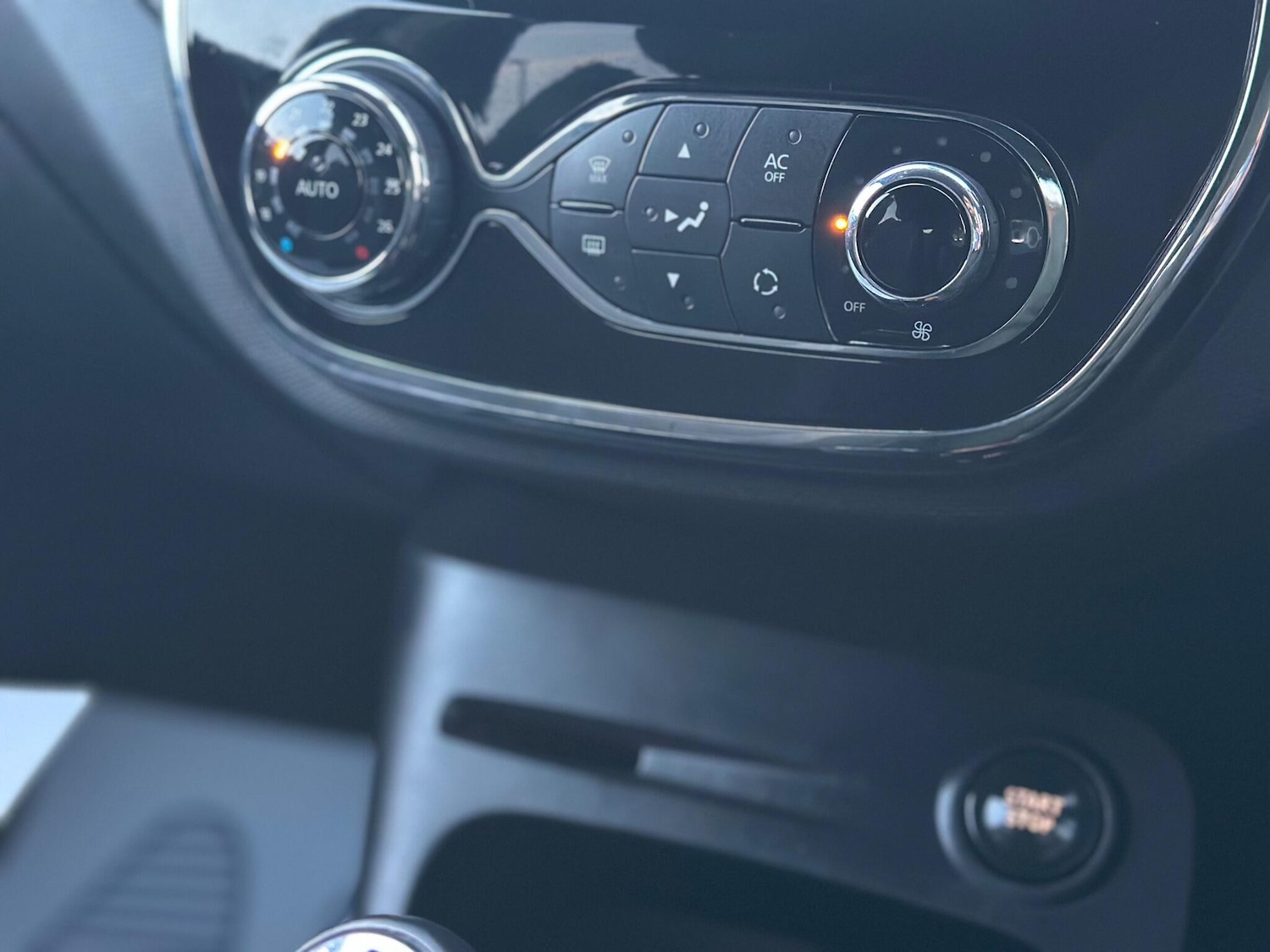 Used Renault Captur 2015 for sale - 76926720: Photo 39