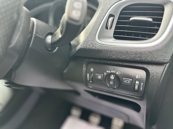 Used Volvo V40 2015 for sale - 76251506: Photo 15
