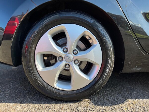 Used Kia Carens 2016 for sale - 76121855: Photo 25