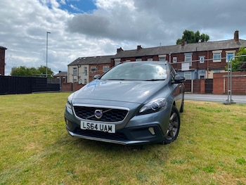 Used Volvo V40 2014 for sale - 79396137: Photo
