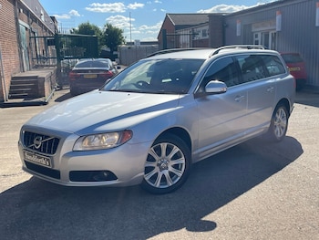 Used Volvo V70 2010 for sale - 76033591: Photo