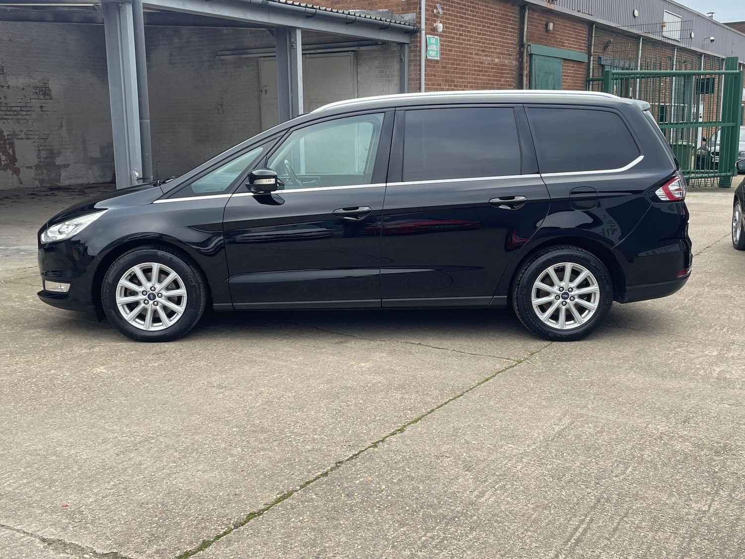 Used Ford Galaxy 2018 for sale - 77810329: Photo 32