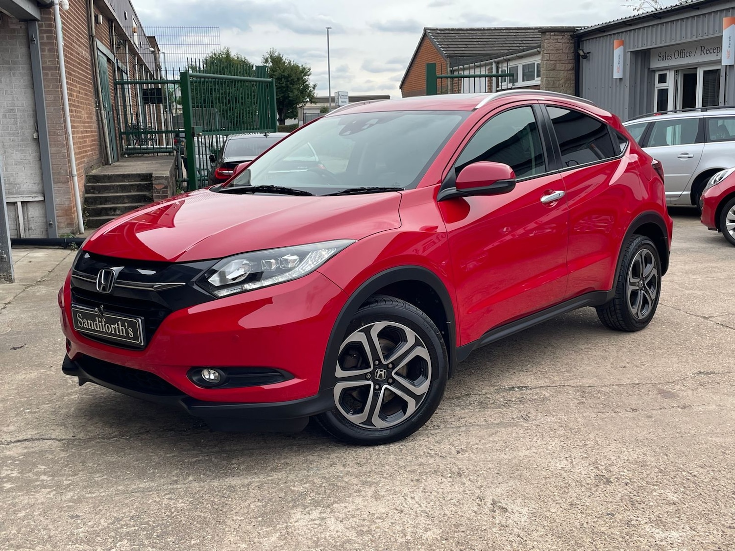 Used Honda HR-V 2017 for sale - 76086570: Photo 3