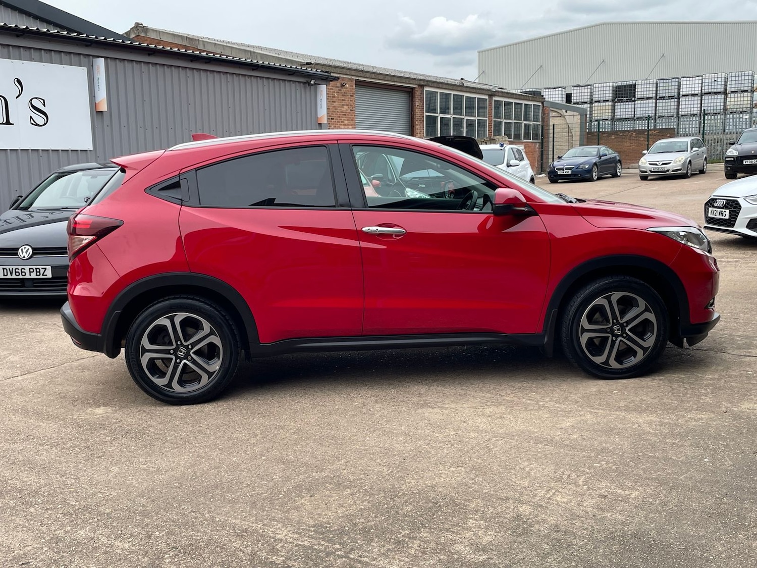 Used Honda HR-V 2017 for sale - 76086570: Photo 4