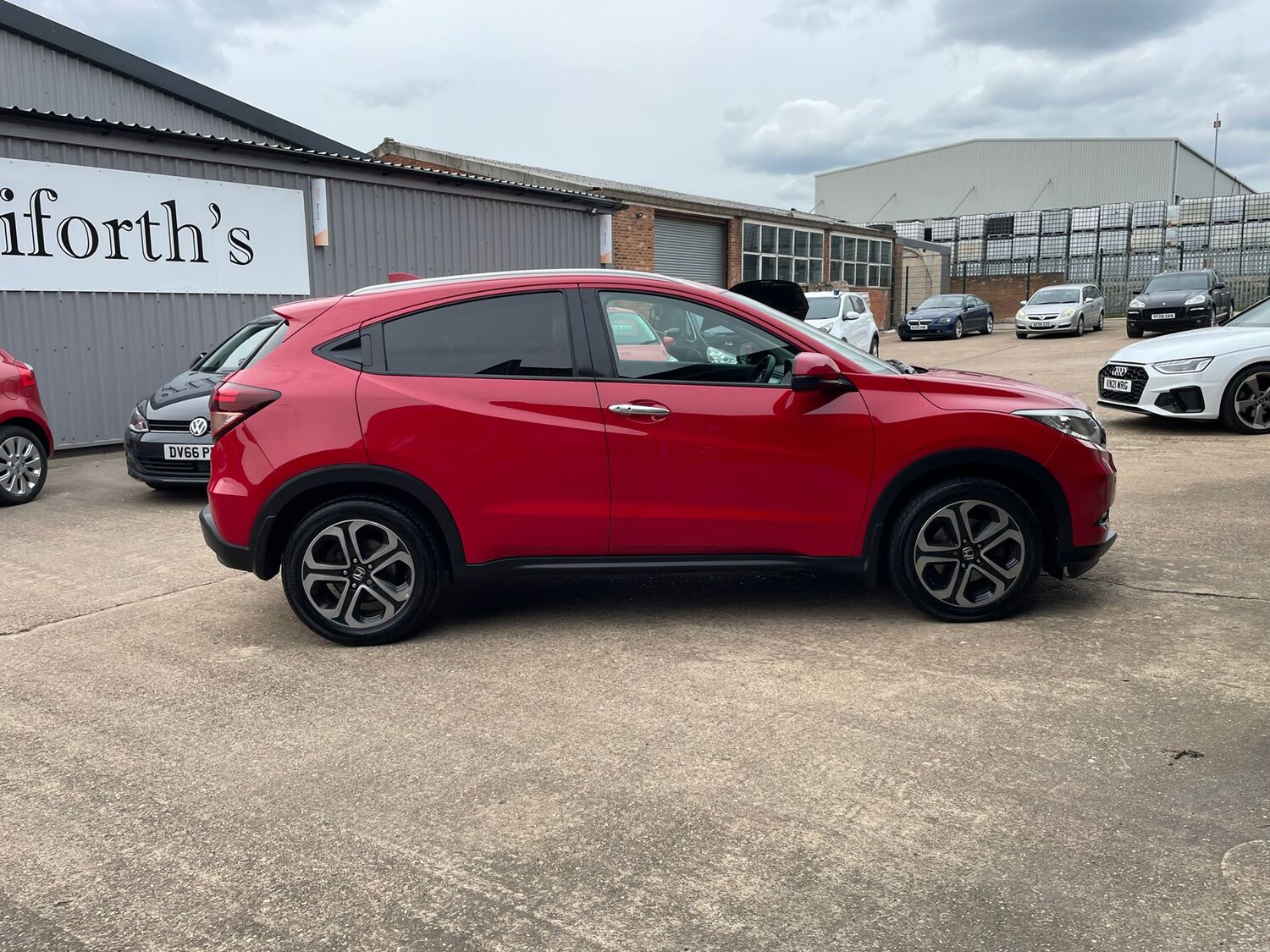 Used Honda HR-V 2017 for sale - 76086570: Photo 45