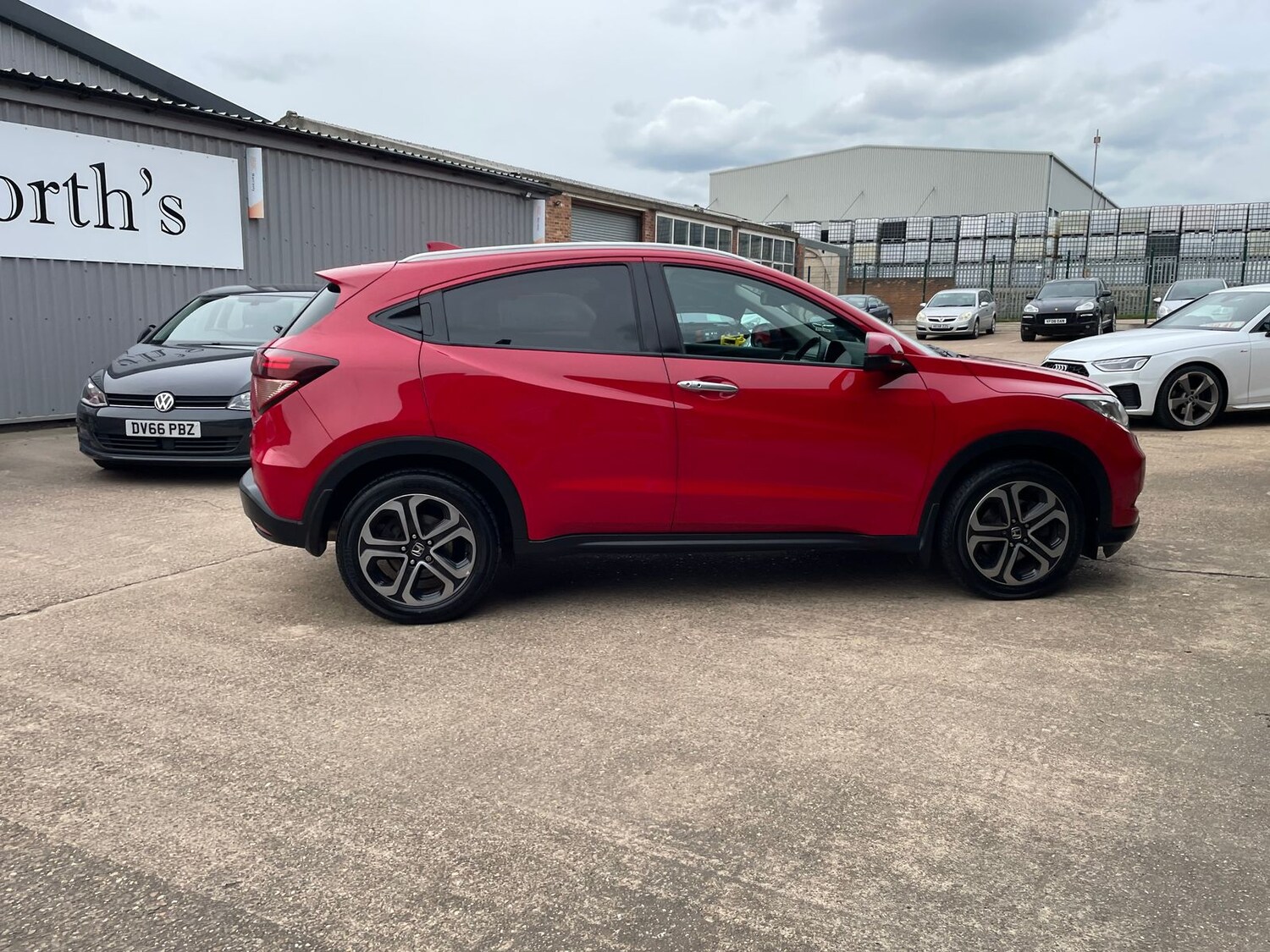 Used Honda HR-V 2017 for sale - 76086570: Photo 46