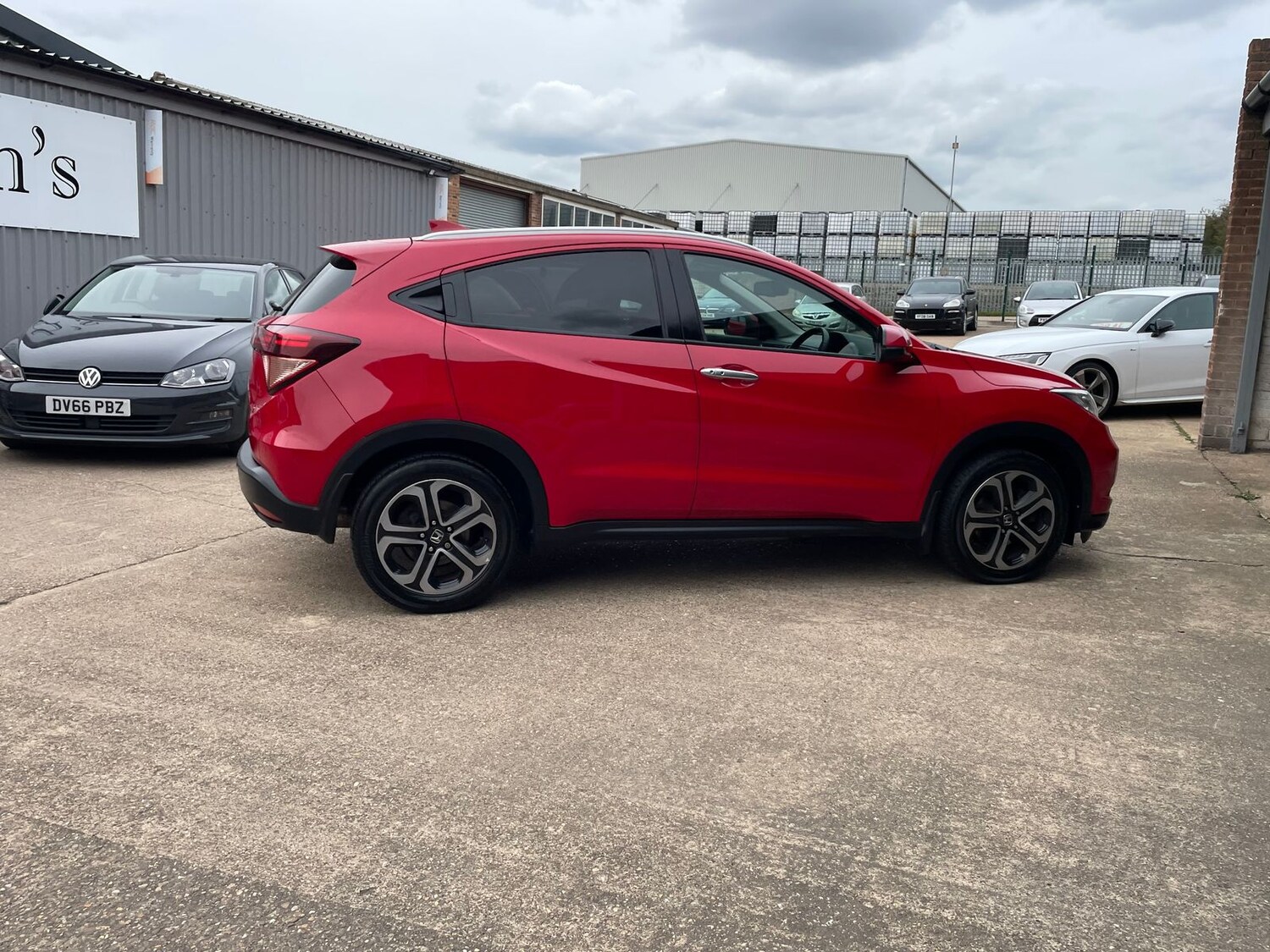 Used Honda HR-V 2017 for sale - 76086570: Photo 47
