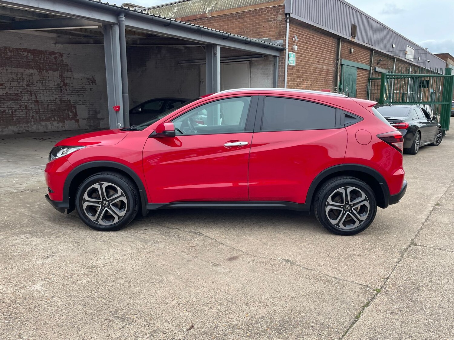 Used Honda HR-V 2017 for sale - 76086570: Photo 64