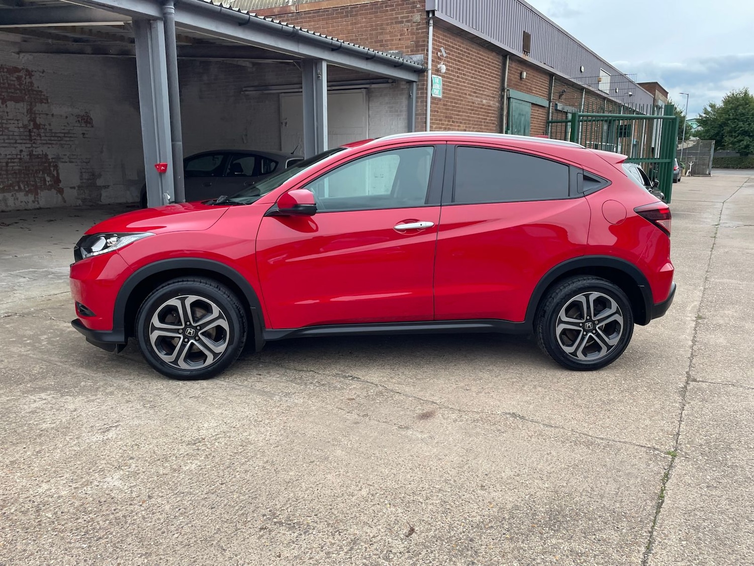 Used Honda HR-V 2017 for sale - 76086570: Photo 65