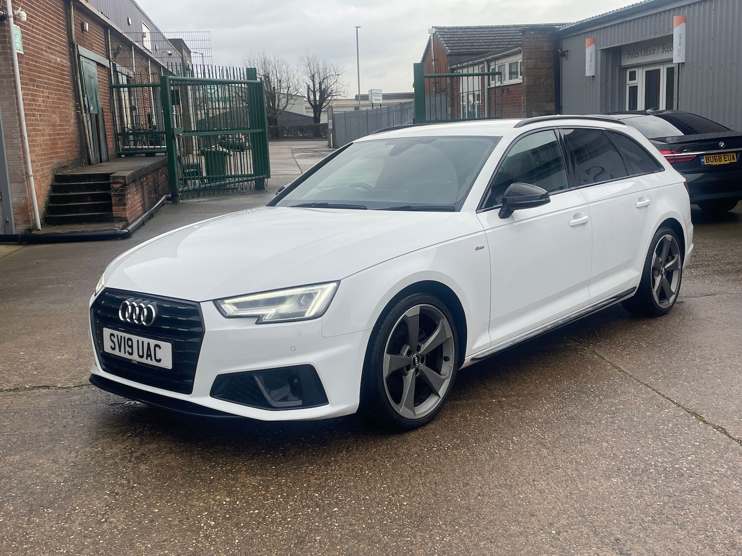 Used Audi A4 2019 for sale - 77158098: Photo 2