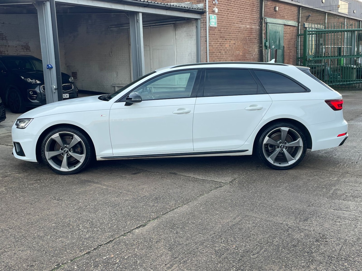 Used Audi A4 Avant 2019 for sale - 77158098: Photo 32
