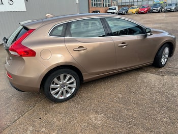 Used Volvo V40 2016 for sale - 79663817: Photo