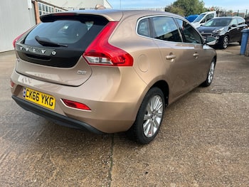 Used Volvo V40 2016 for sale - 79663817: Photo