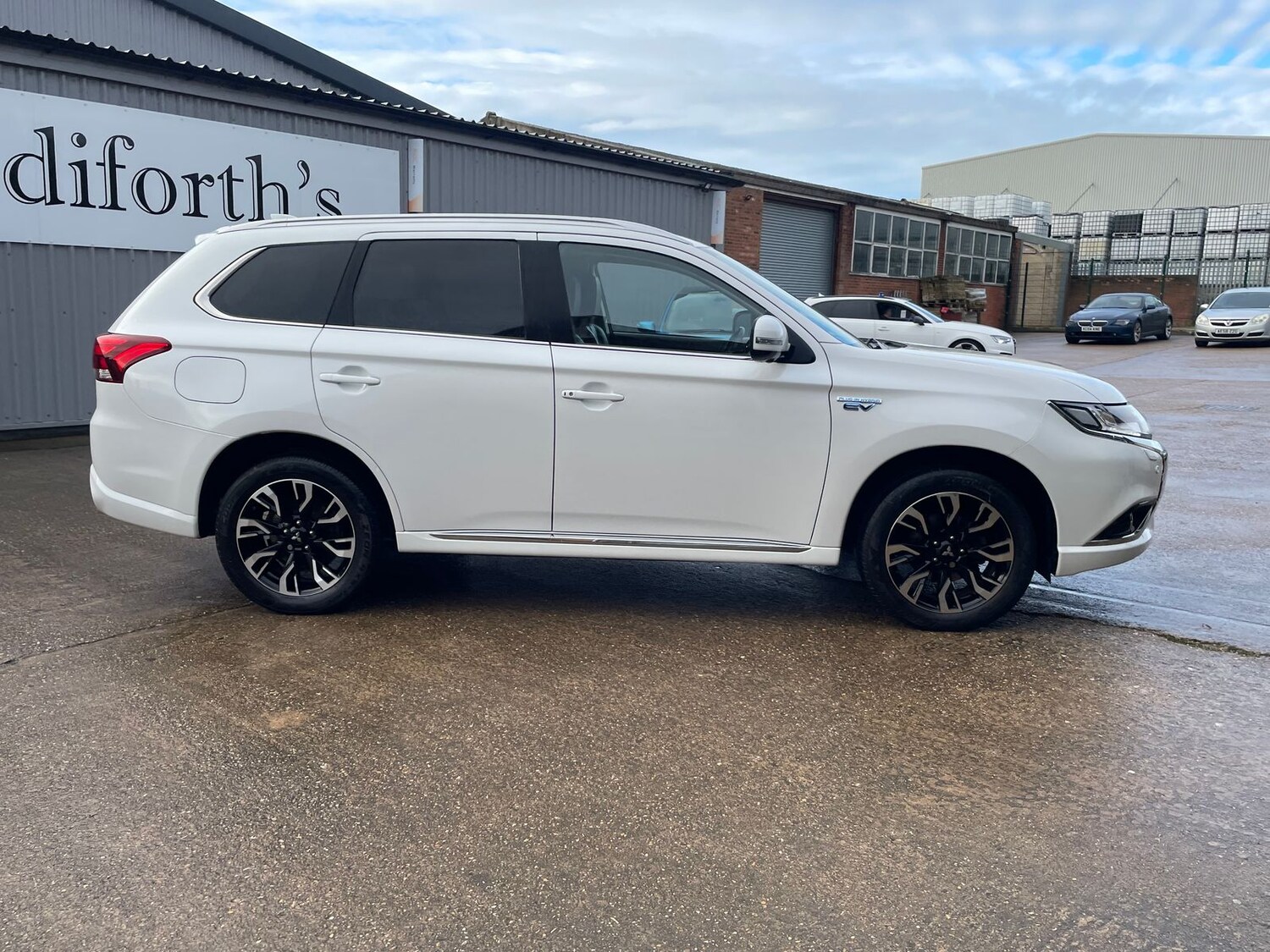 Used Mitsubishi Outlander 2017 for sale - 77169445: Photo 50