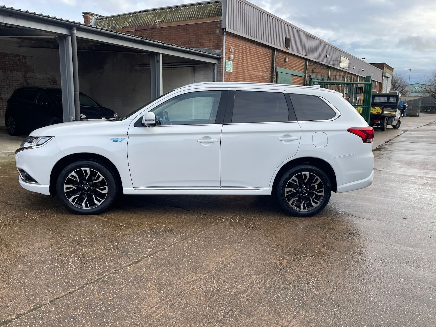 Used Mitsubishi Outlander 2017 for sale - 77169445: Photo 73
