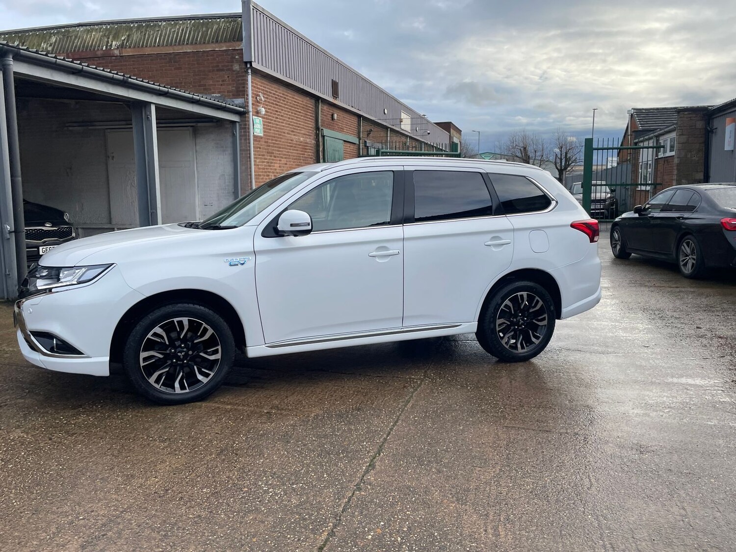 Used Mitsubishi Outlander 2017 for sale - 77169445: Photo 75