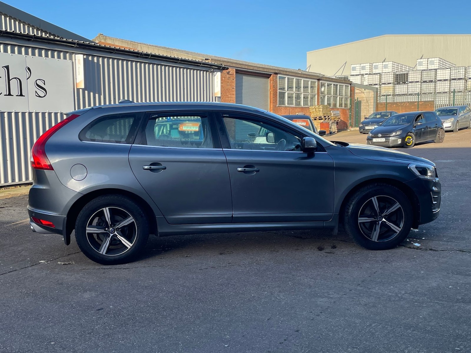 Used Volvo XC60 2017 for sale - 76875097: Photo 4