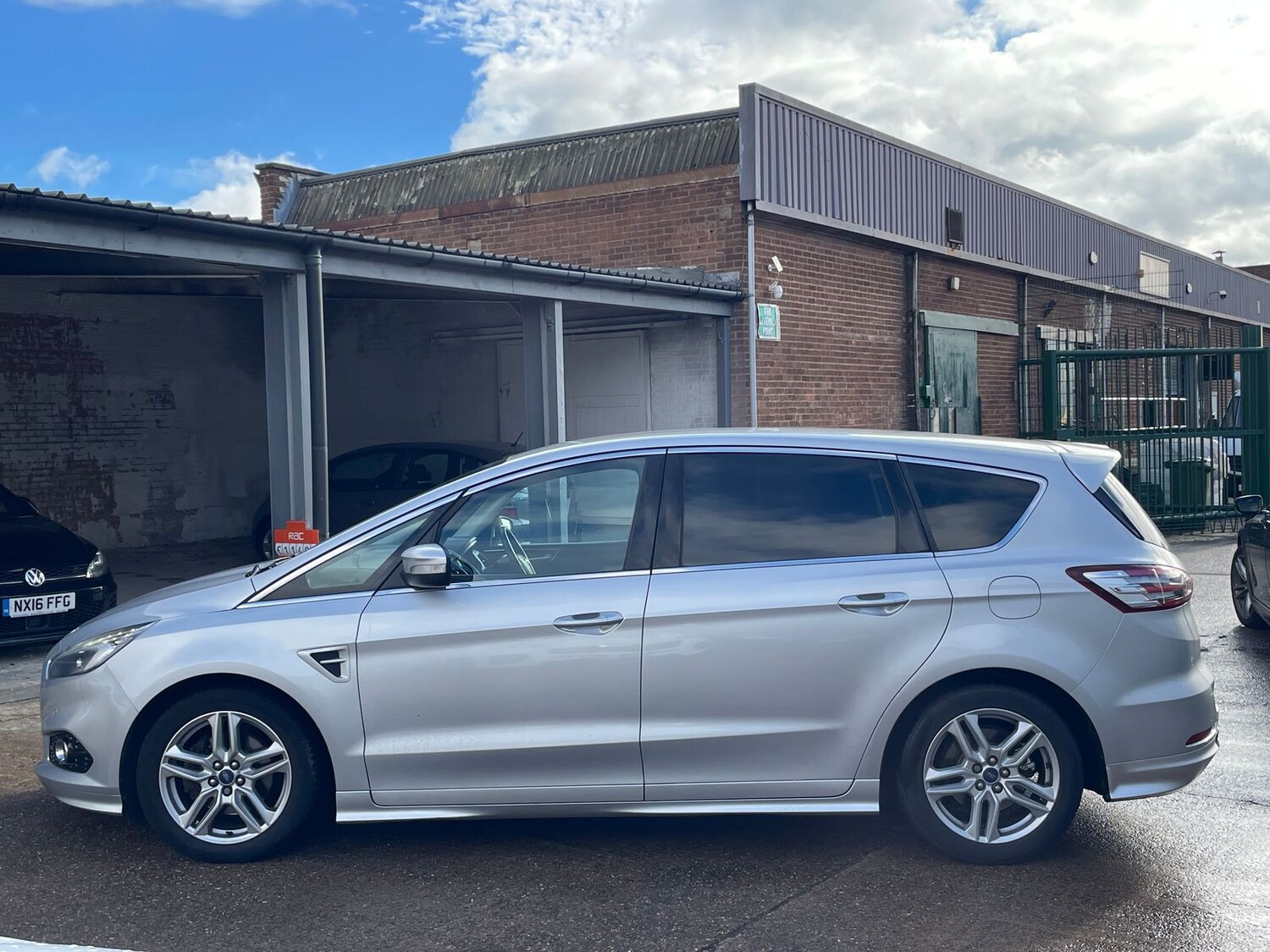Used Ford S-Max 2017 for sale - 76338680: Photo 28