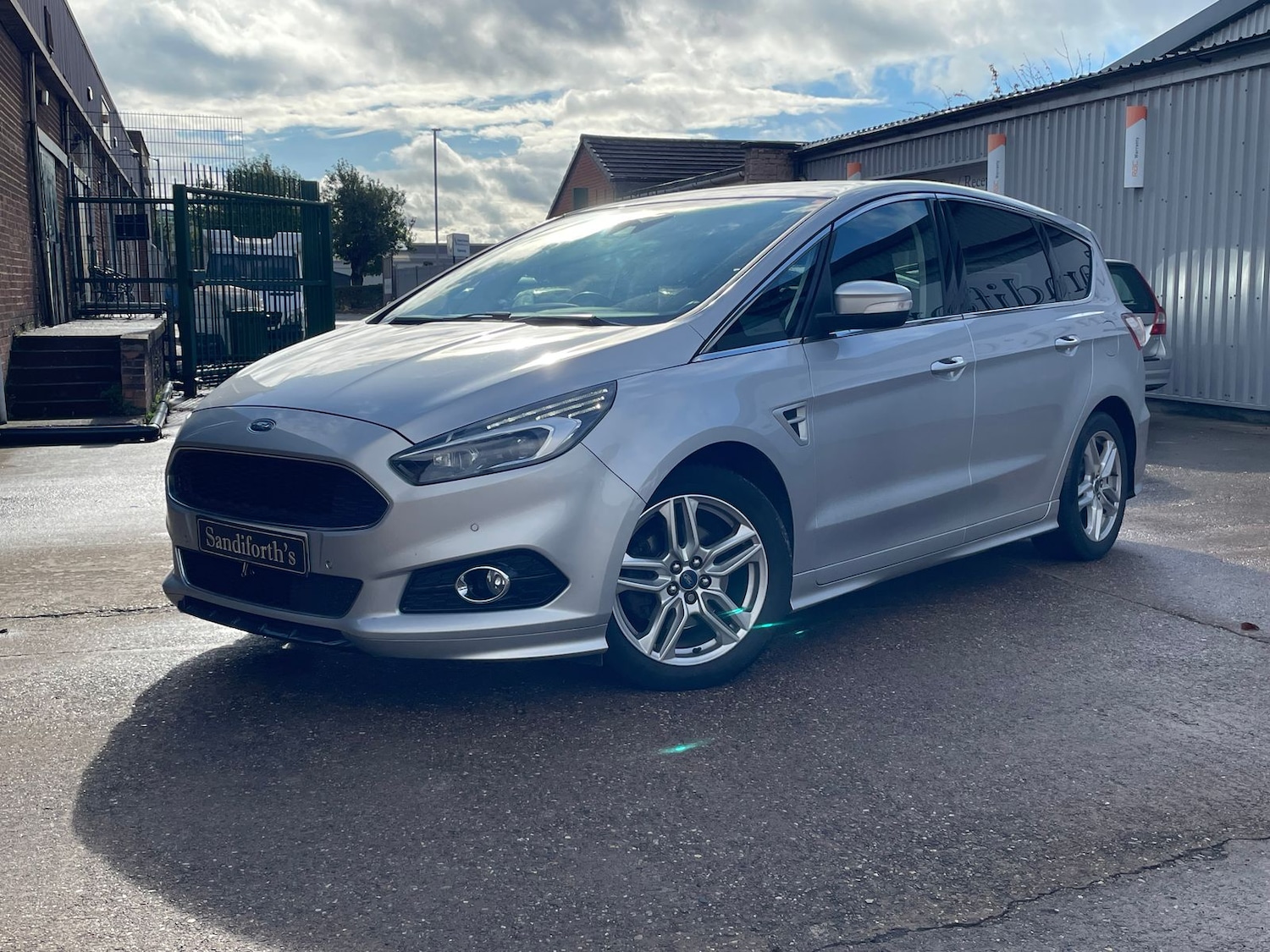 Used Ford S-Max 2017 for sale - 76338680: Photo 3