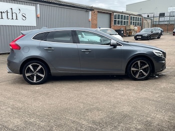 Used Volvo V40 2017 for sale - 75416881: Photo