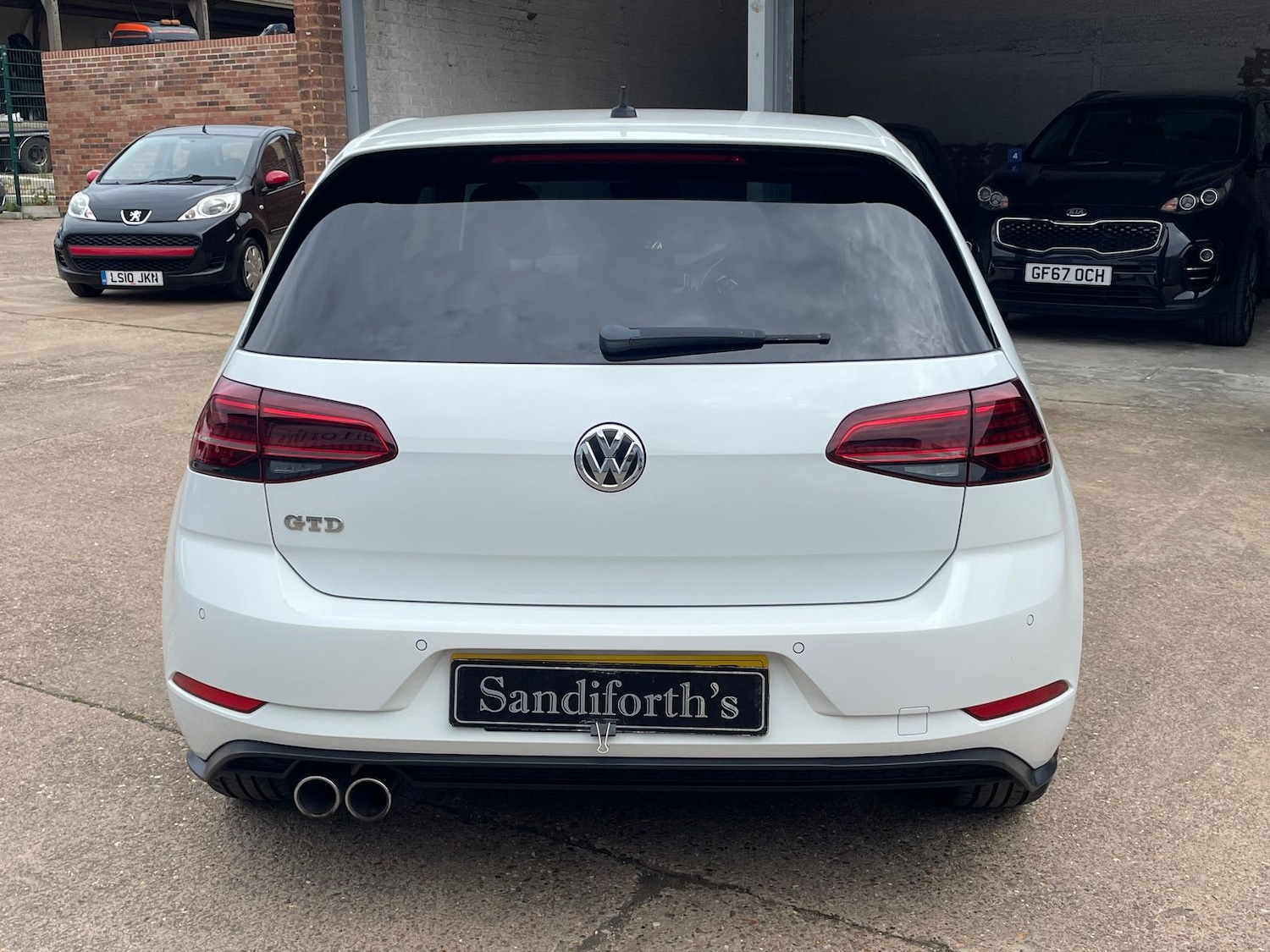 Used Volkswagen Golf 2017 for sale - 76338677: Photo 24