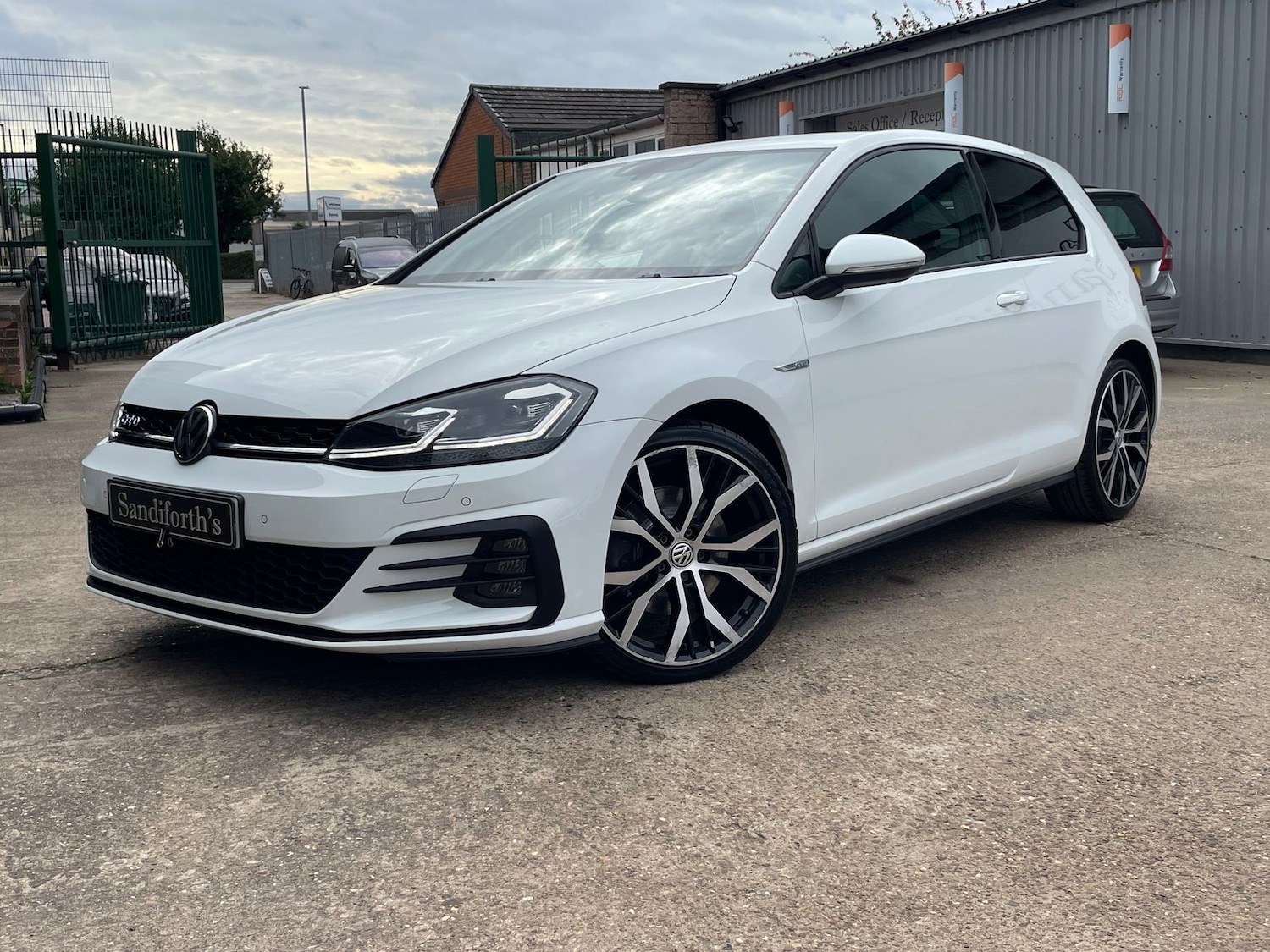 Used Volkswagen Golf 2017 for sale - 76338677: Photo 3