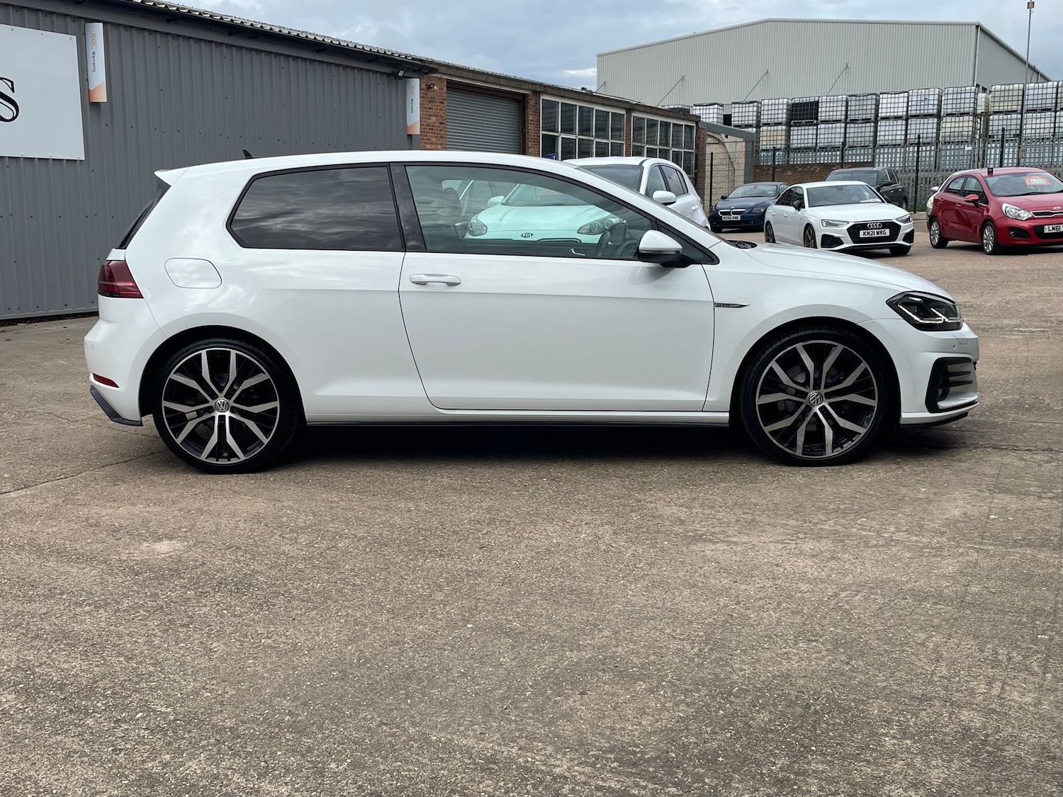 Used Volkswagen Golf 2017 for sale - 76338677: Photo 4