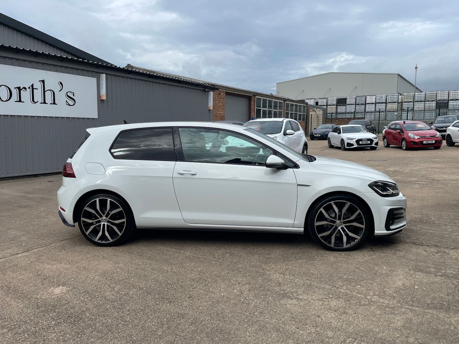 Used Volkswagen Golf 2017 for sale - 76338677: Photo 41