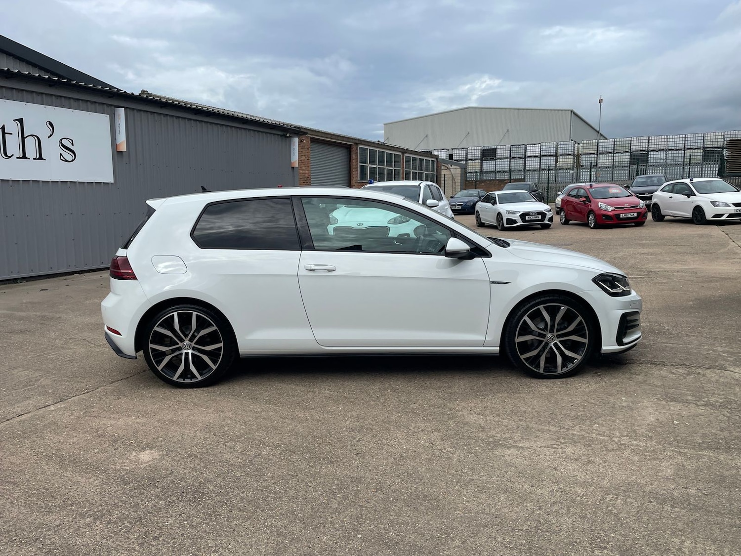 Used Volkswagen Golf 2017 for sale - 76338677: Photo 42