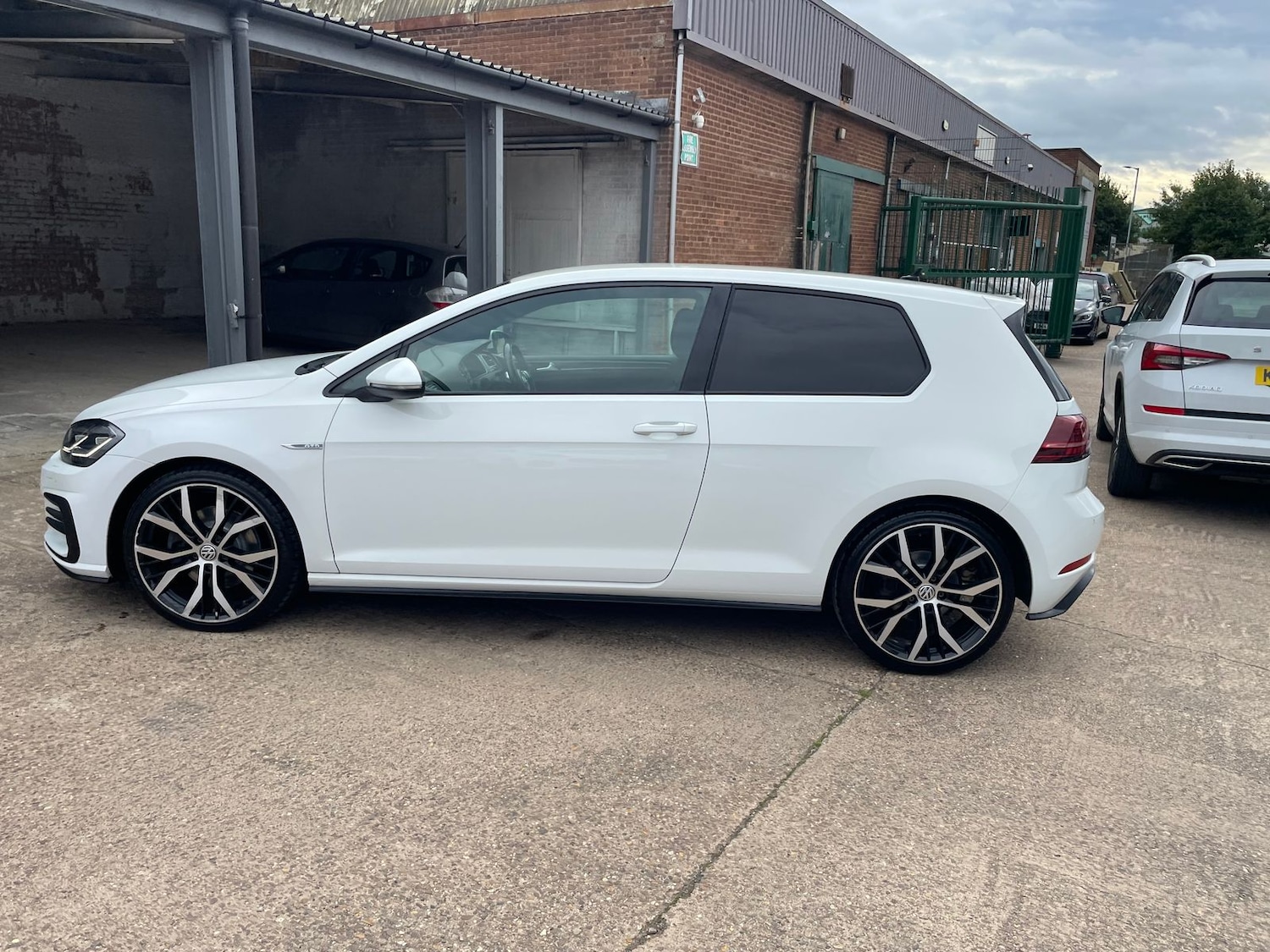 Used Volkswagen Golf 2017 for sale - 76338677: Photo 62