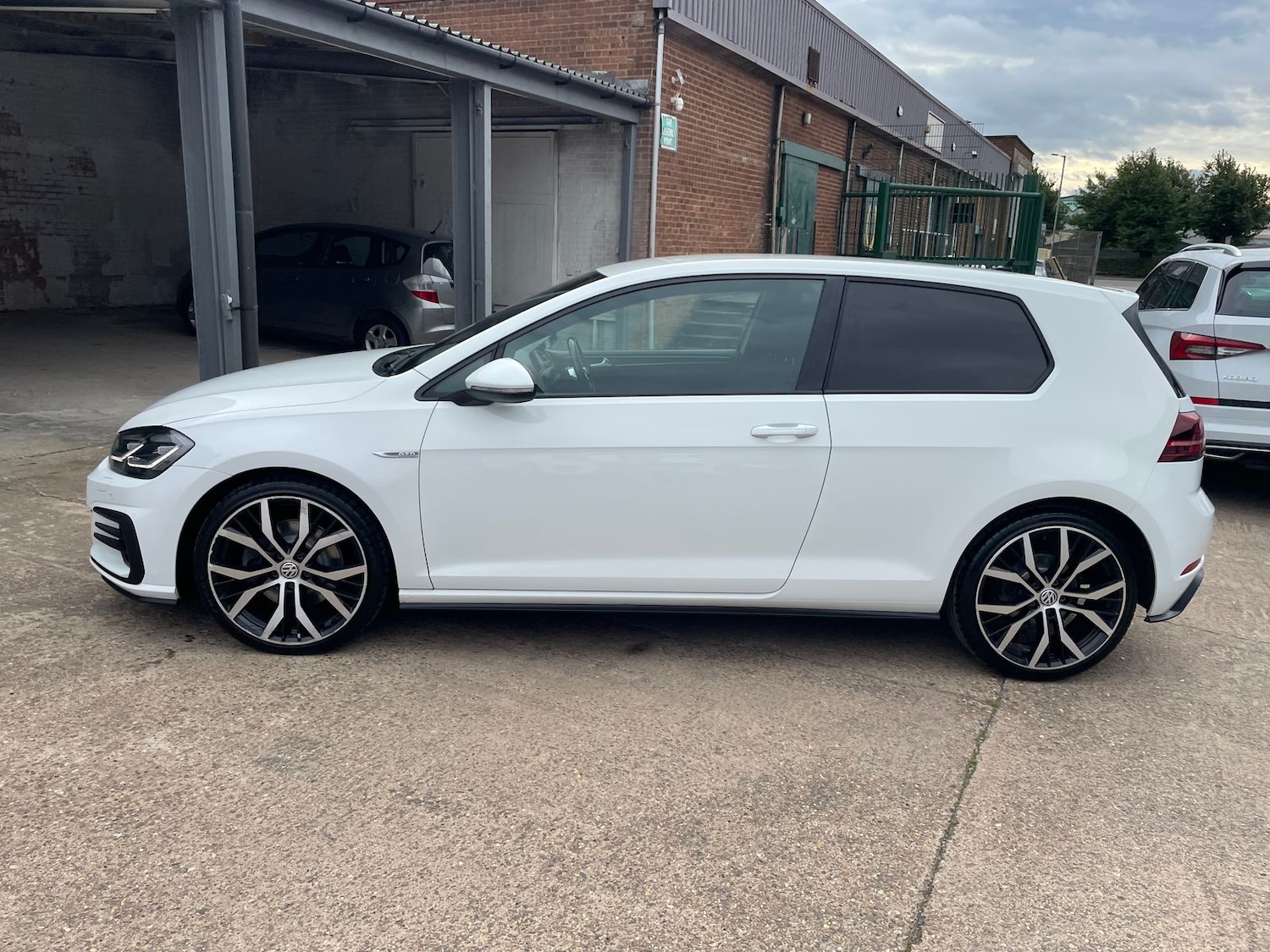 Used Volkswagen Golf 2017 for sale - 76338677: Photo 63