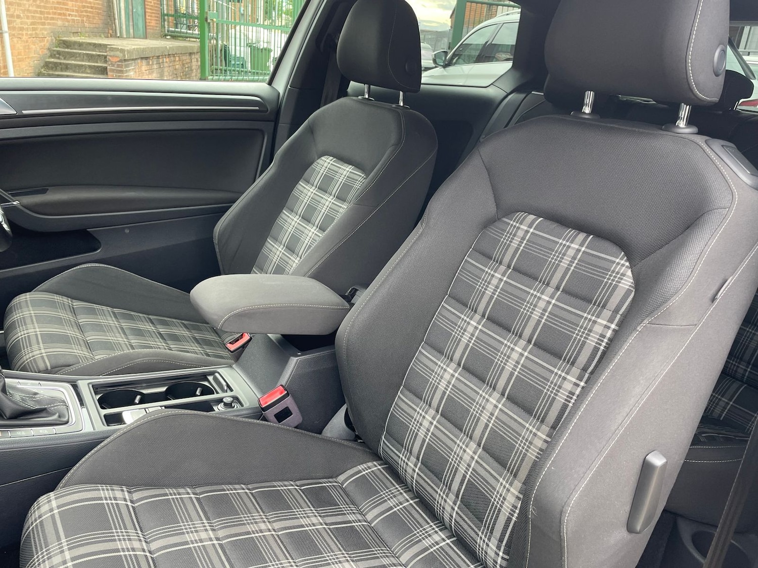 Used Volkswagen Golf 2017 for sale - 76338677: Photo 9