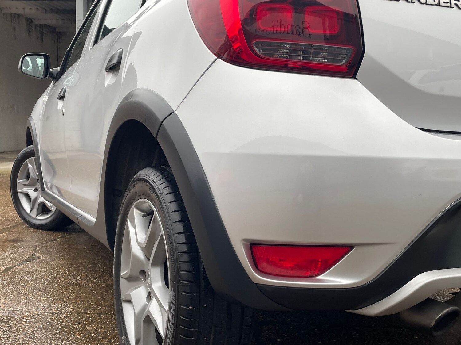 Used Dacia Sandero Stepway 2017 for sale - 77539968: Photo 17