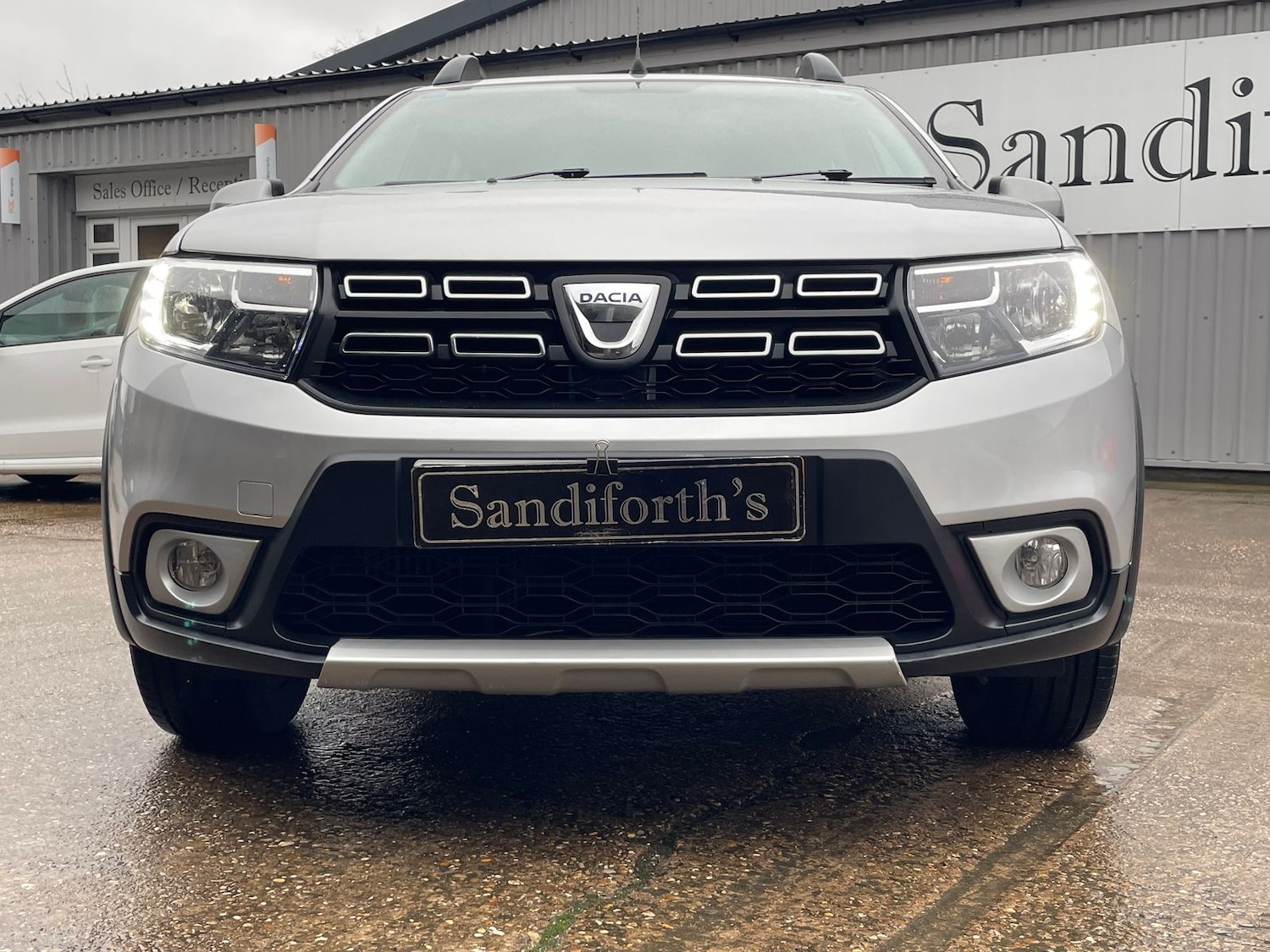 Used Dacia Sandero Stepway 2017 for sale - 77539968: Photo 2