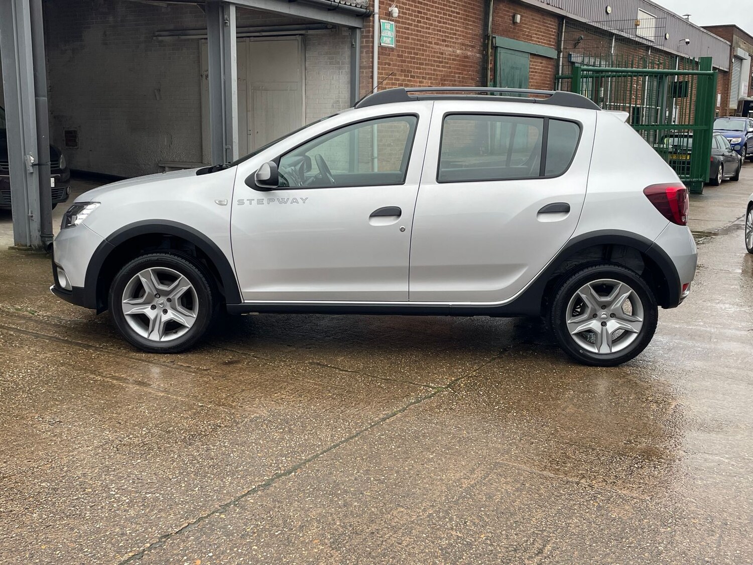 Used Dacia Sandero Stepway 2017 for sale - 77539968: Photo 24