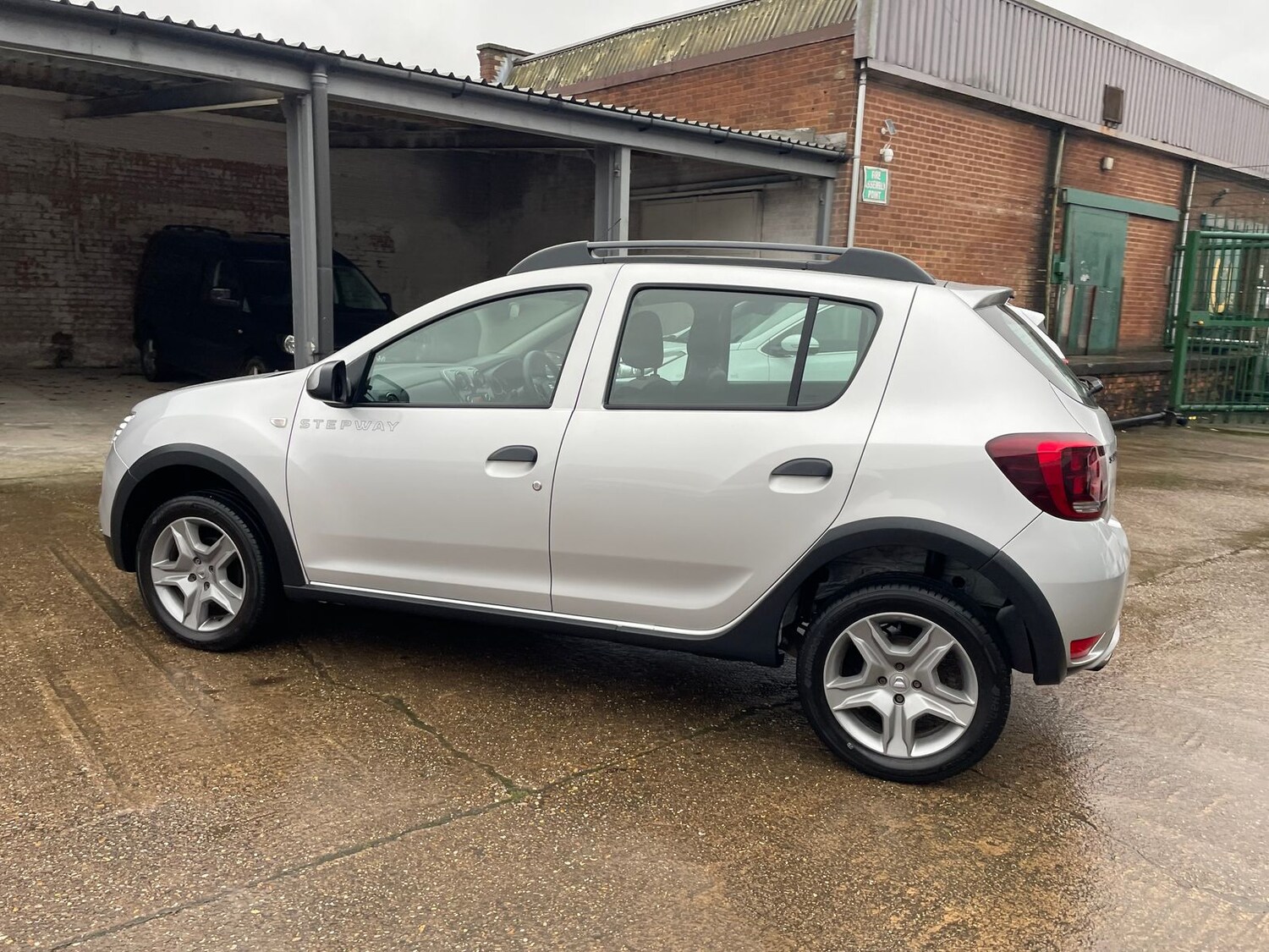 Used Dacia Sandero Stepway 2017 for sale - 77539968: Photo 50