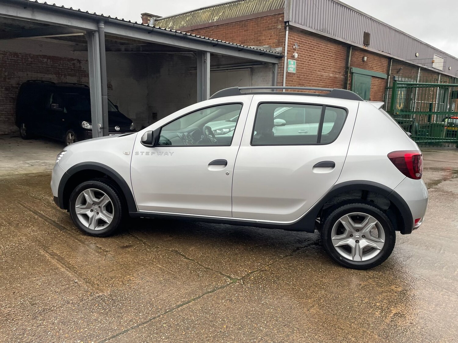 Used Dacia Sandero Stepway 2017 for sale - 77539968: Photo 51