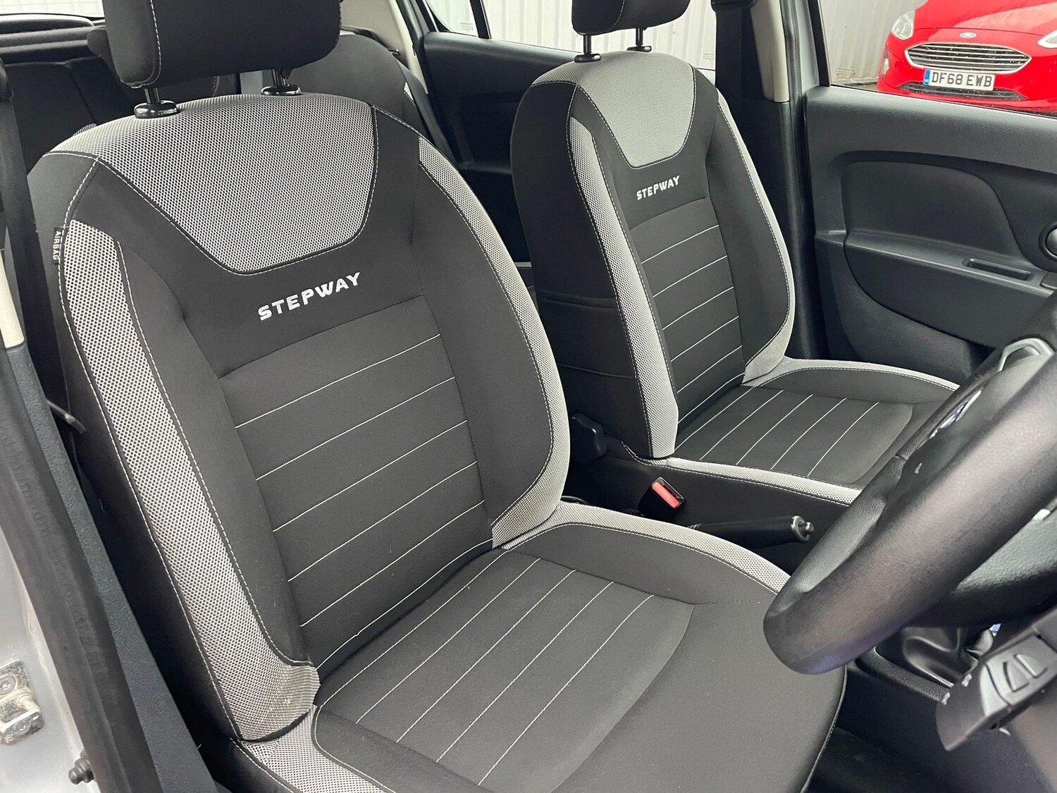 Used Dacia Sandero Stepway 2017 for sale - 77539968: Photo 6