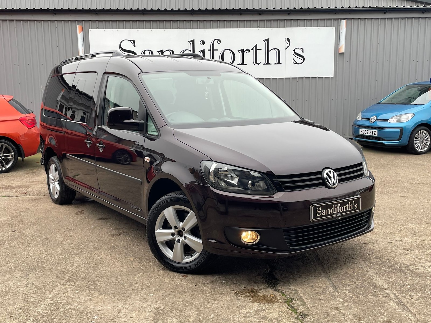 Used Volkswagen Caddy Maxi Life 2015 for sale - 76514677: Photo 1