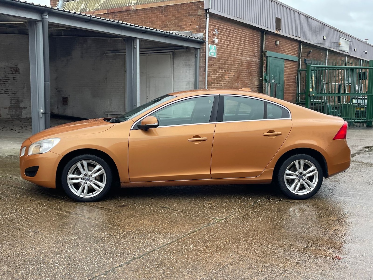 Used Volvo S60 2010 for sale - 77634734: Photo 36