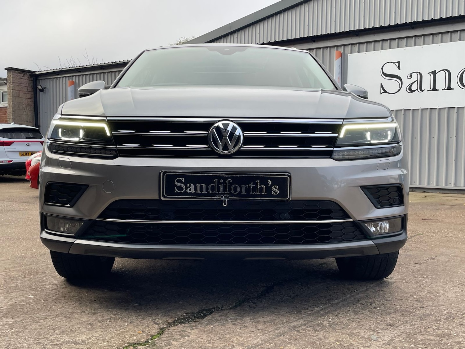 Used Volkswagen Tiguan 2017 for sale - 76514690: Photo 2