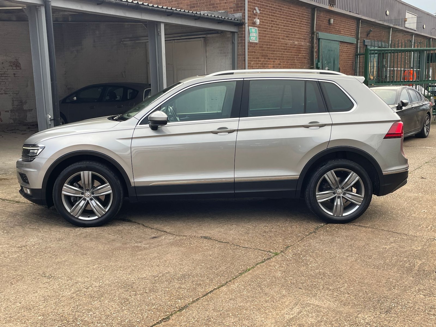 Used Volkswagen Tiguan 2017 for sale - 76514690: Photo 28